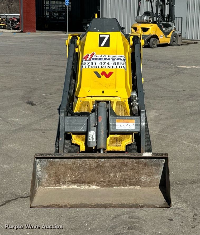 image for item EN5146 2023 Wacker Neuson SM100 compact utility loader