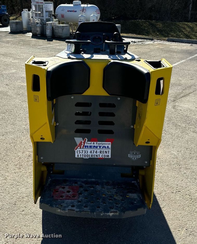 image for item EN5146 2023 Wacker Neuson SM100 compact utility loader