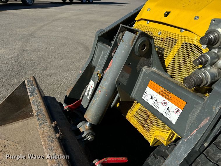 image for item EN5146 2023 Wacker Neuson SM100 compact utility loader