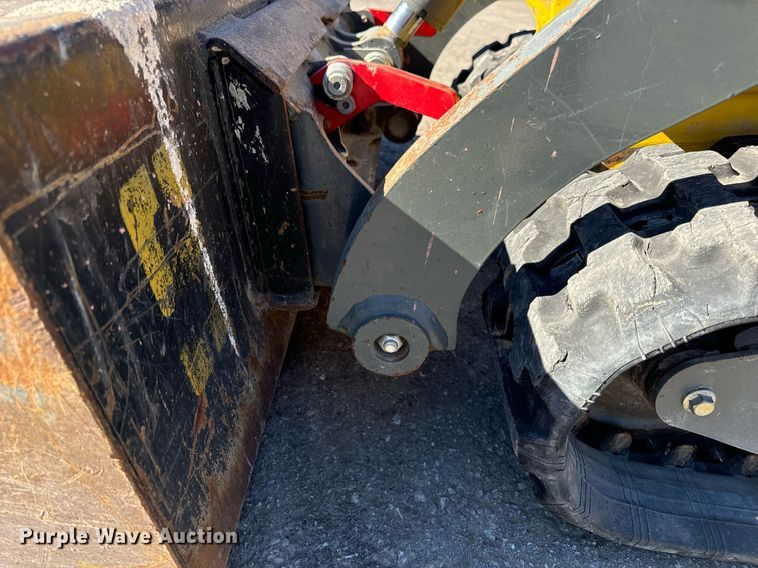 image for item EN5146 2023 Wacker Neuson SM100 compact utility loader