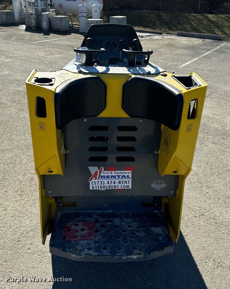 image for item EN5146 2023 Wacker Neuson SM100 compact utility loader