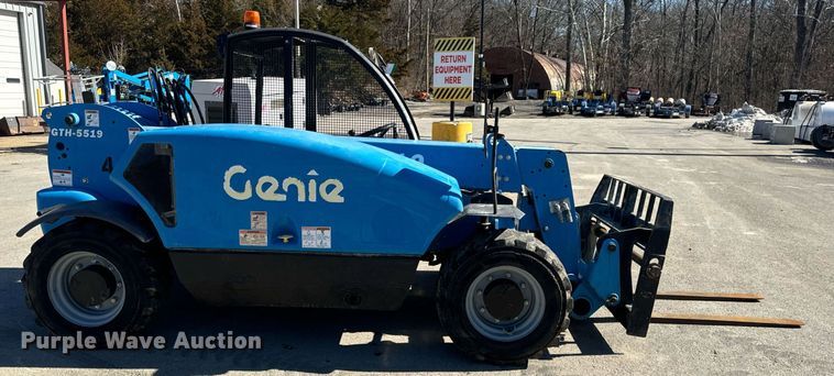 image for item EN5147 2015 Genie GTH-5519 telehandler
