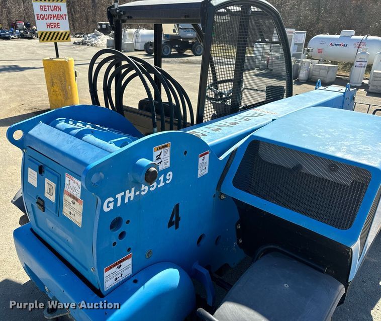 image for item EN5147 2015 Genie GTH-5519 telehandler