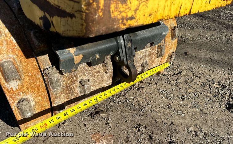 image for item EN5148 2011 Bomag BMP8500 trench compactor