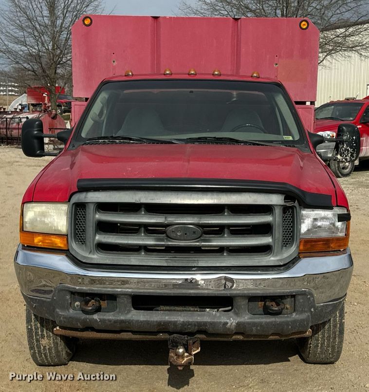 image for item EN5151 2001 Ford F550 Super Duty chipper truck