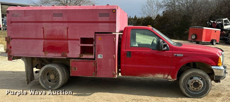 image for item EN5151 2001 Ford F550 Super Duty chipper truck
