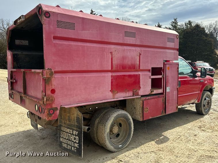 image for item EN5151 2001 Ford F550 Super Duty chipper truck