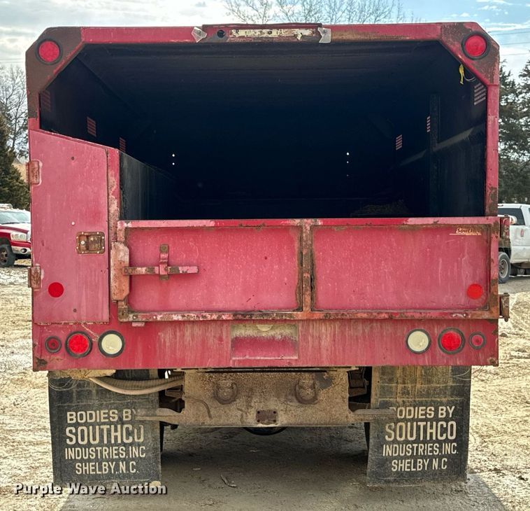 image for item EN5151 2001 Ford F550 Super Duty chipper truck