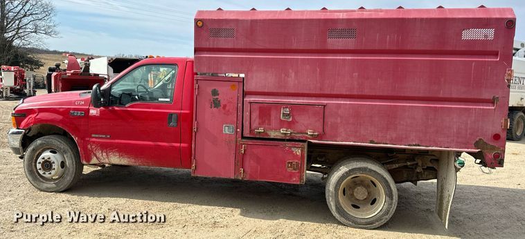 image for item EN5151 2001 Ford F550 Super Duty chipper truck