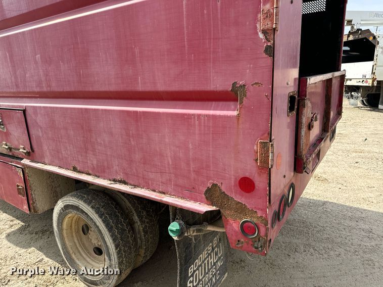 image for item EN5151 2001 Ford F550 Super Duty chipper truck