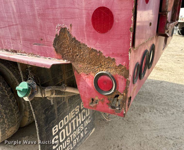 image for item EN5151 2001 Ford F550 Super Duty chipper truck