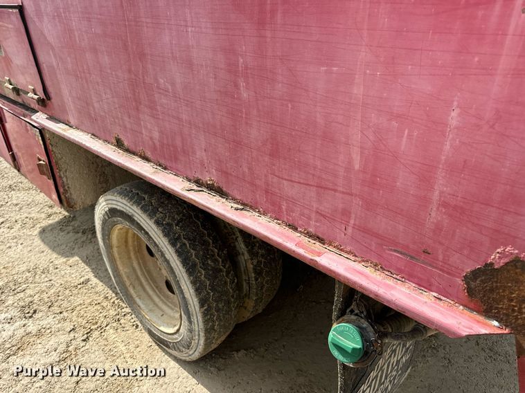 image for item EN5151 2001 Ford F550 Super Duty chipper truck