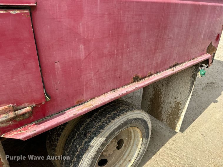 image for item EN5151 2001 Ford F550 Super Duty chipper truck