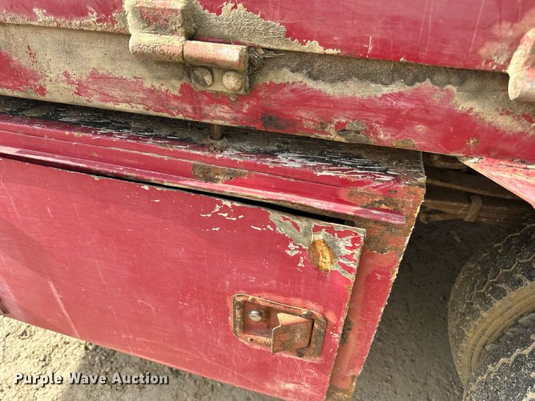 image for item EN5151 2001 Ford F550 Super Duty chipper truck