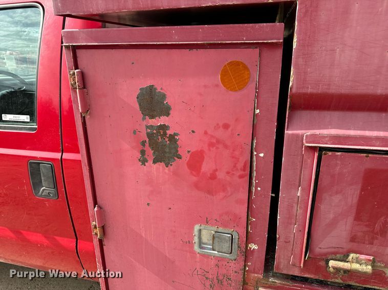 image for item EN5151 2001 Ford F550 Super Duty chipper truck