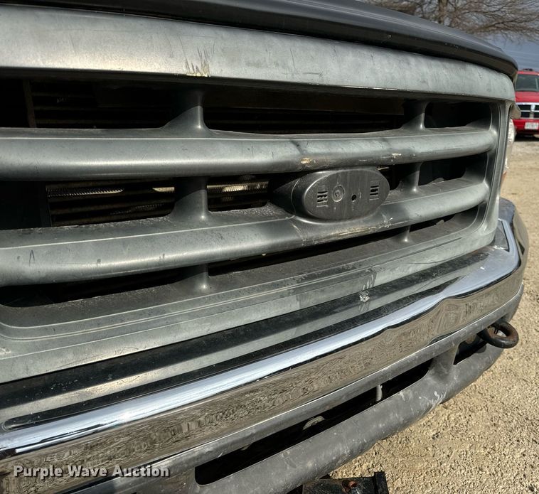 image for item EN5151 2001 Ford F550 Super Duty chipper truck