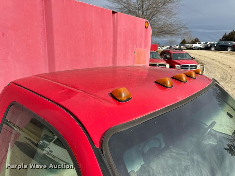 image for item EN5151 2001 Ford F550 Super Duty chipper truck