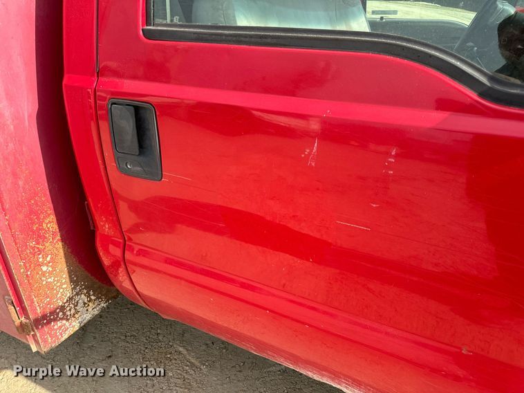 image for item EN5151 2001 Ford F550 Super Duty chipper truck