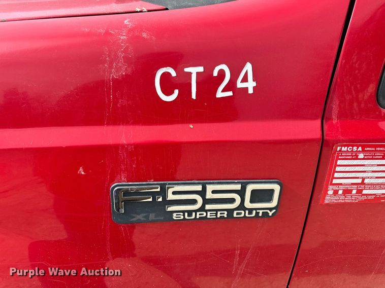 image for item EN5151 2001 Ford F550 Super Duty chipper truck