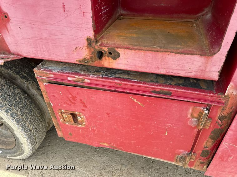 image for item EN5151 2001 Ford F550 Super Duty chipper truck