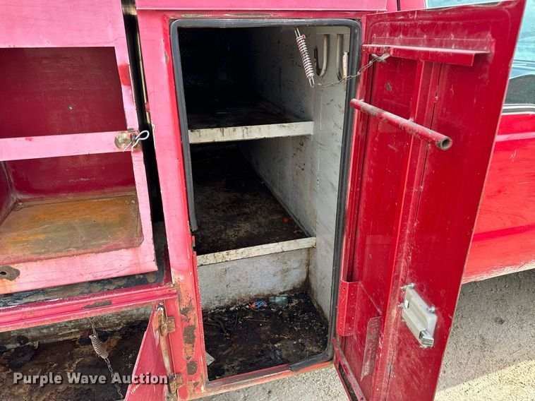 image for item EN5151 2001 Ford F550 Super Duty chipper truck