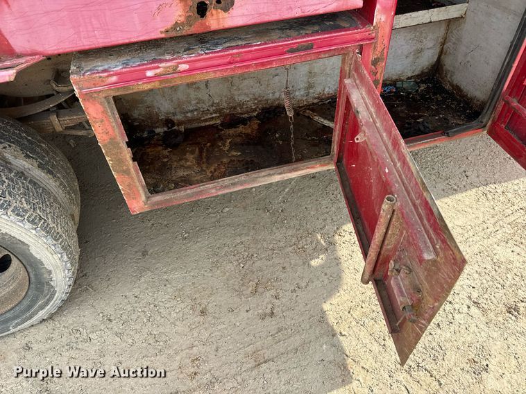 image for item EN5151 2001 Ford F550 Super Duty chipper truck