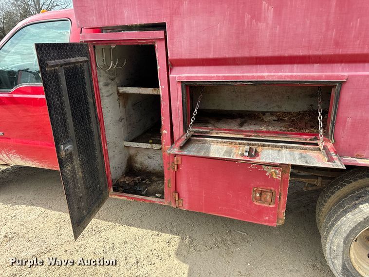 image for item EN5151 2001 Ford F550 Super Duty chipper truck