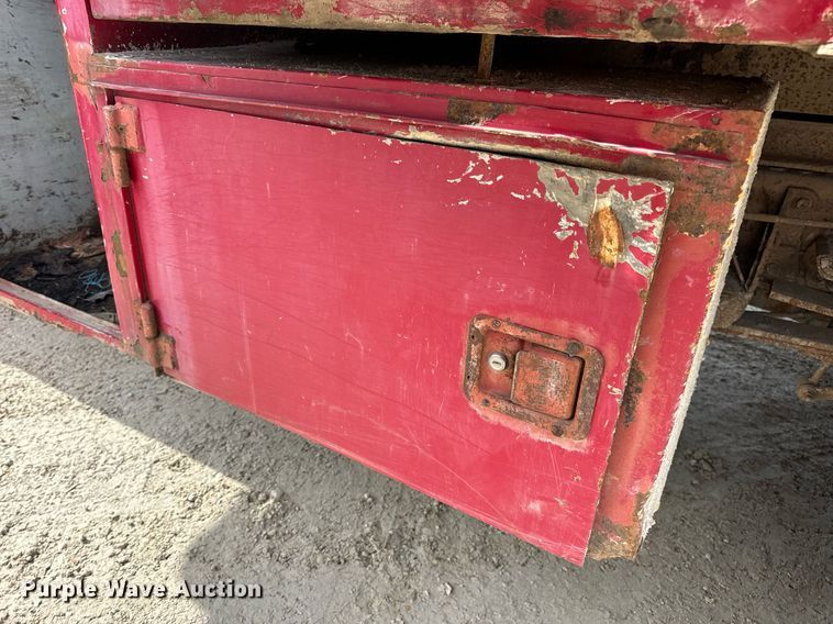 image for item EN5151 2001 Ford F550 Super Duty chipper truck