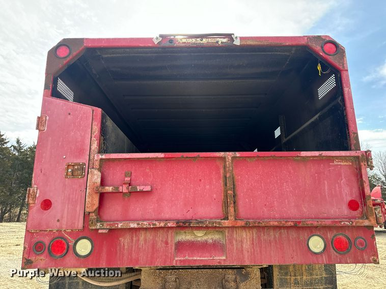 image for item EN5151 2001 Ford F550 Super Duty chipper truck