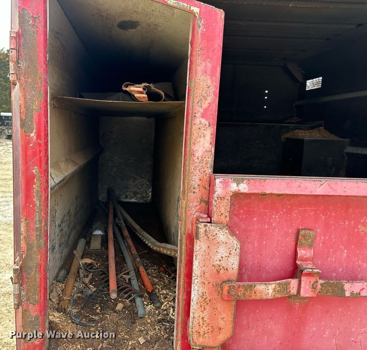 image for item EN5151 2001 Ford F550 Super Duty chipper truck