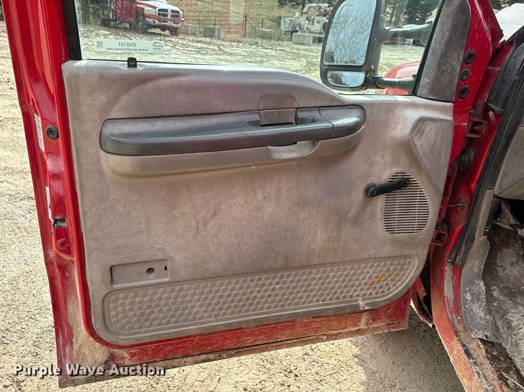 image for item EN5151 2001 Ford F550 Super Duty chipper truck