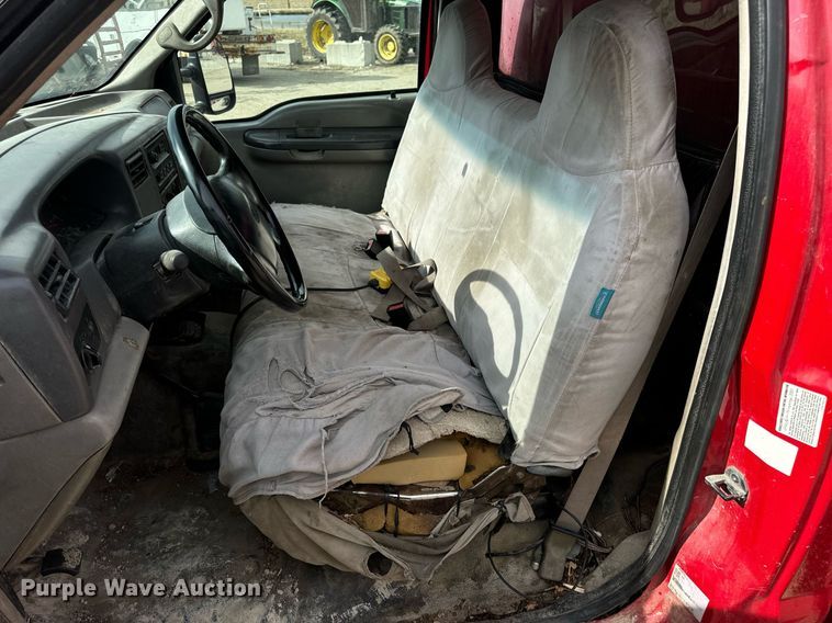 image for item EN5151 2001 Ford F550 Super Duty chipper truck