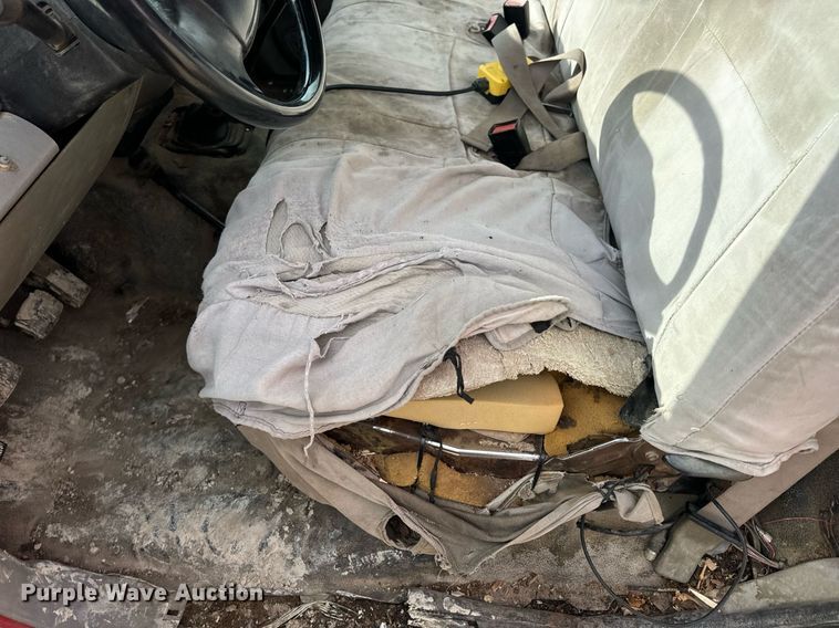 image for item EN5151 2001 Ford F550 Super Duty chipper truck