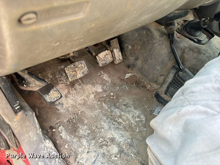 image for item EN5151 2001 Ford F550 Super Duty chipper truck