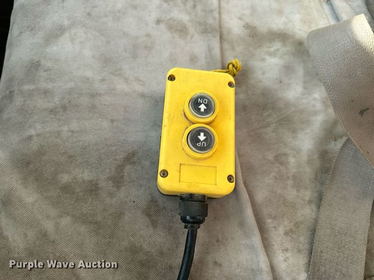 image for item EN5151 2001 Ford F550 Super Duty chipper truck