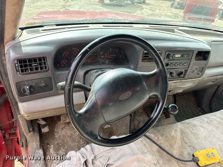 image for item EN5151 2001 Ford F550 Super Duty chipper truck