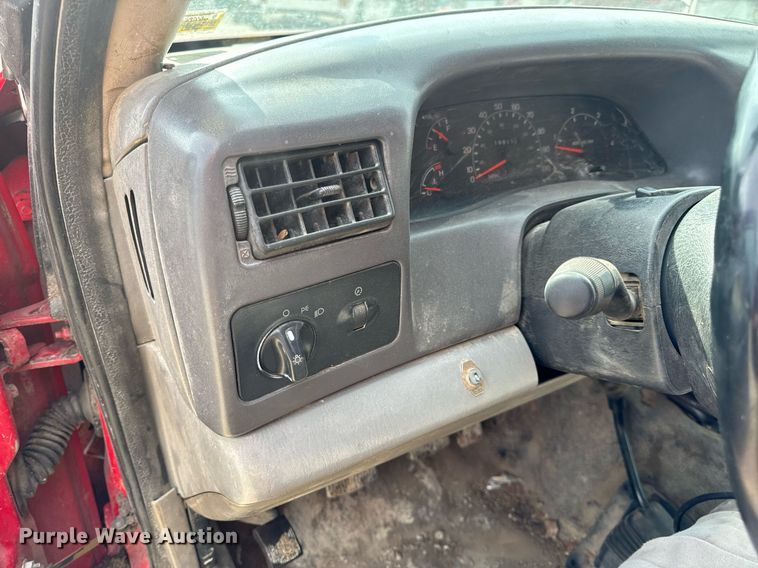 image for item EN5151 2001 Ford F550 Super Duty chipper truck