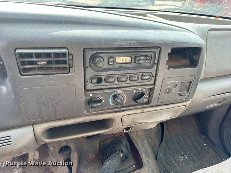 image for item EN5151 2001 Ford F550 Super Duty chipper truck