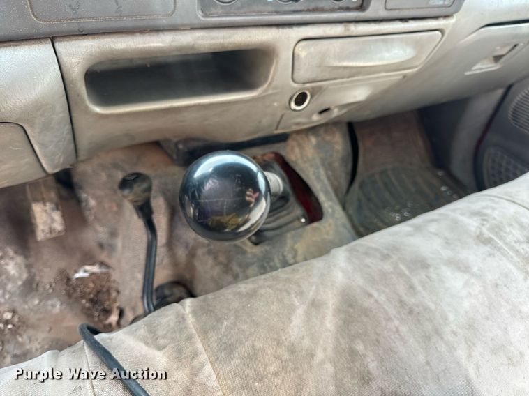 image for item EN5151 2001 Ford F550 Super Duty chipper truck