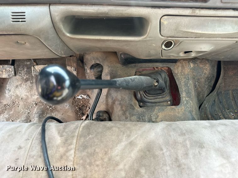 image for item EN5151 2001 Ford F550 Super Duty chipper truck