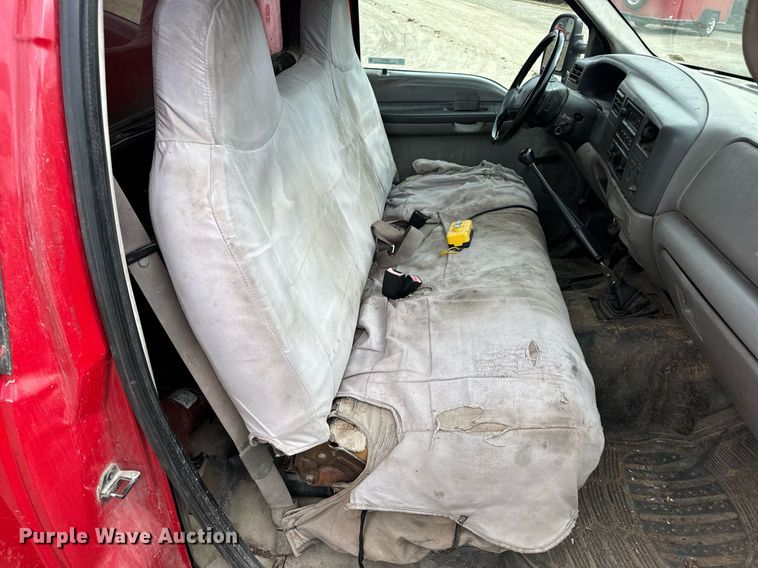 image for item EN5151 2001 Ford F550 Super Duty chipper truck