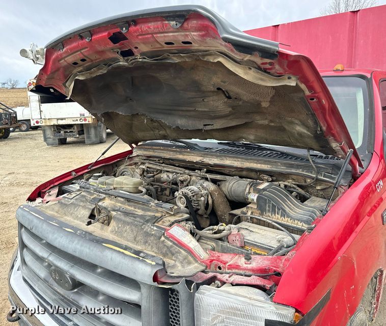 image for item EN5151 2001 Ford F550 Super Duty chipper truck