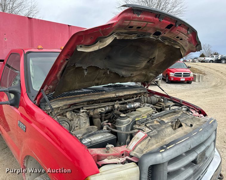 image for item EN5151 2001 Ford F550 Super Duty chipper truck