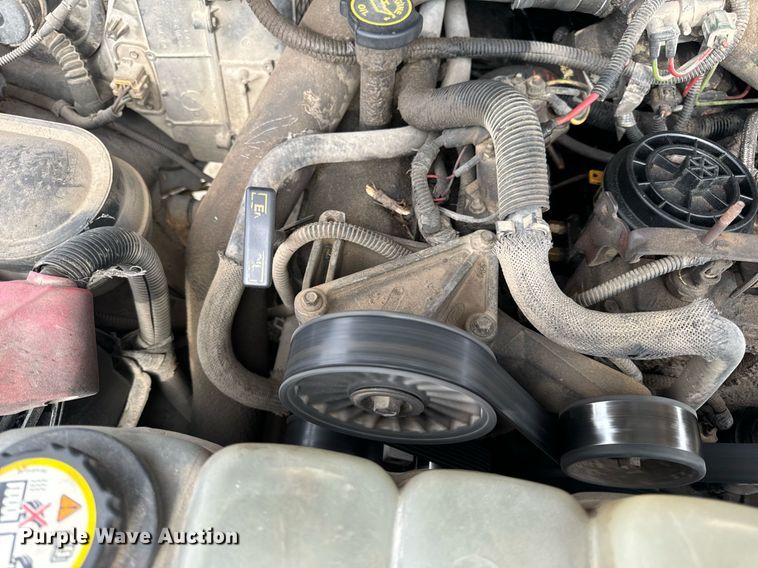 image for item EN5151 2001 Ford F550 Super Duty chipper truck