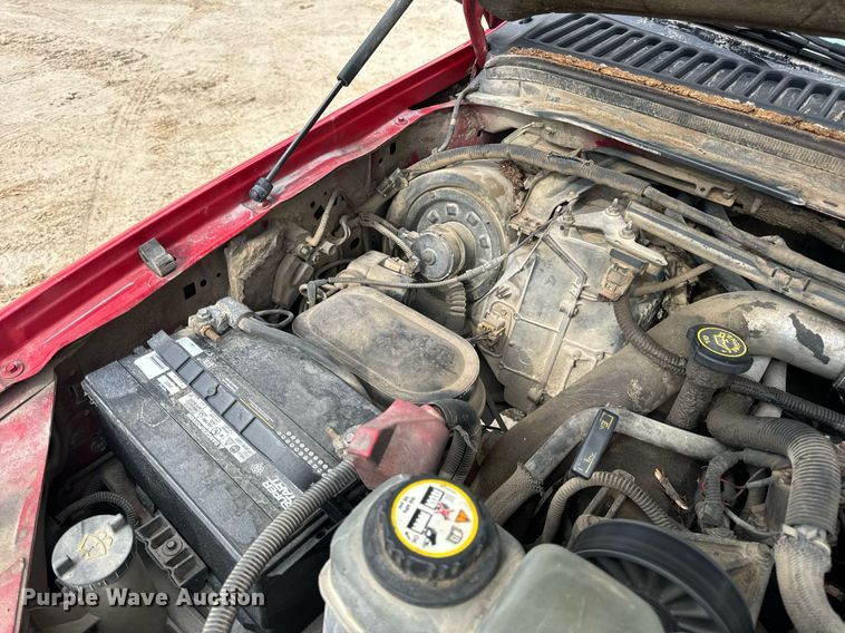 image for item EN5151 2001 Ford F550 Super Duty chipper truck