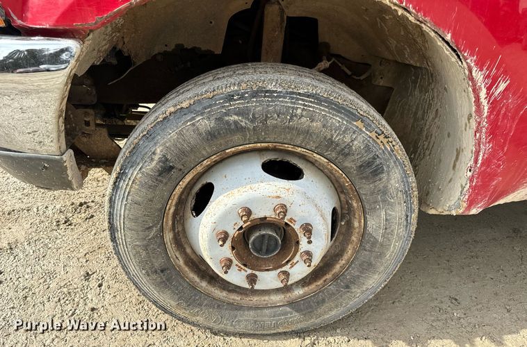 image for item EN5151 2001 Ford F550 Super Duty chipper truck