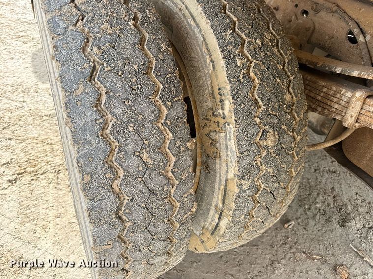 image for item EN5151 2001 Ford F550 Super Duty chipper truck