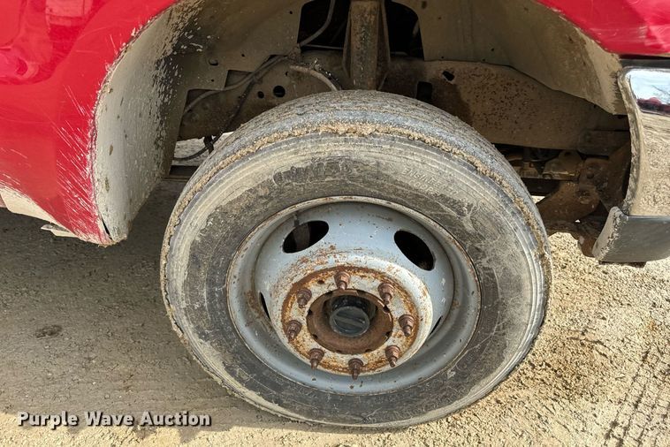 image for item EN5151 2001 Ford F550 Super Duty chipper truck