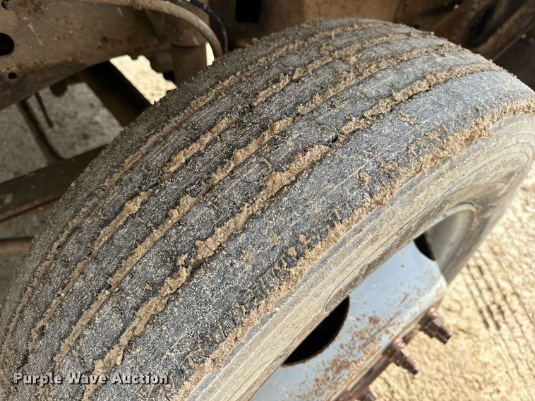 image for item EN5151 2001 Ford F550 Super Duty chipper truck