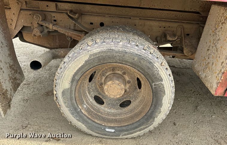 image for item EN5151 2001 Ford F550 Super Duty chipper truck